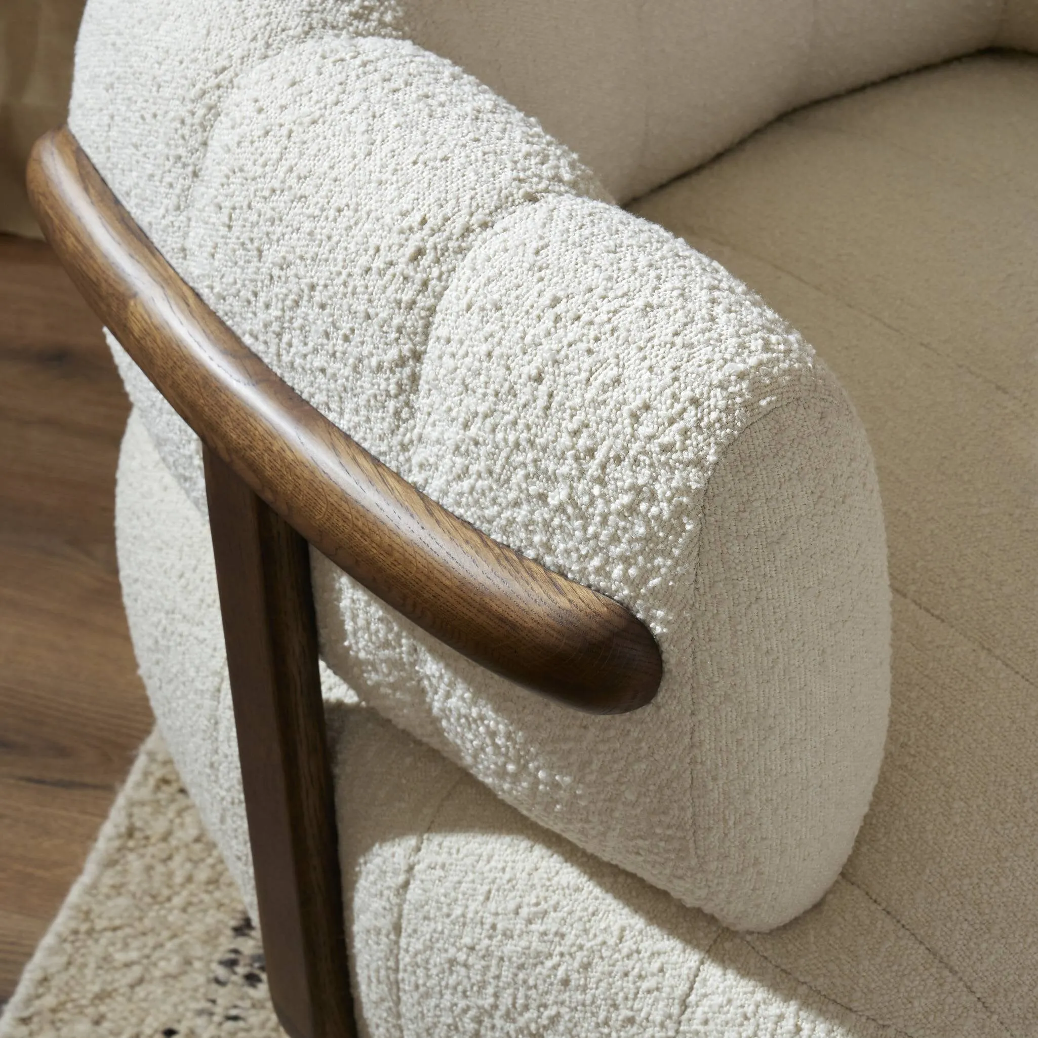 Doss Swivel Chair