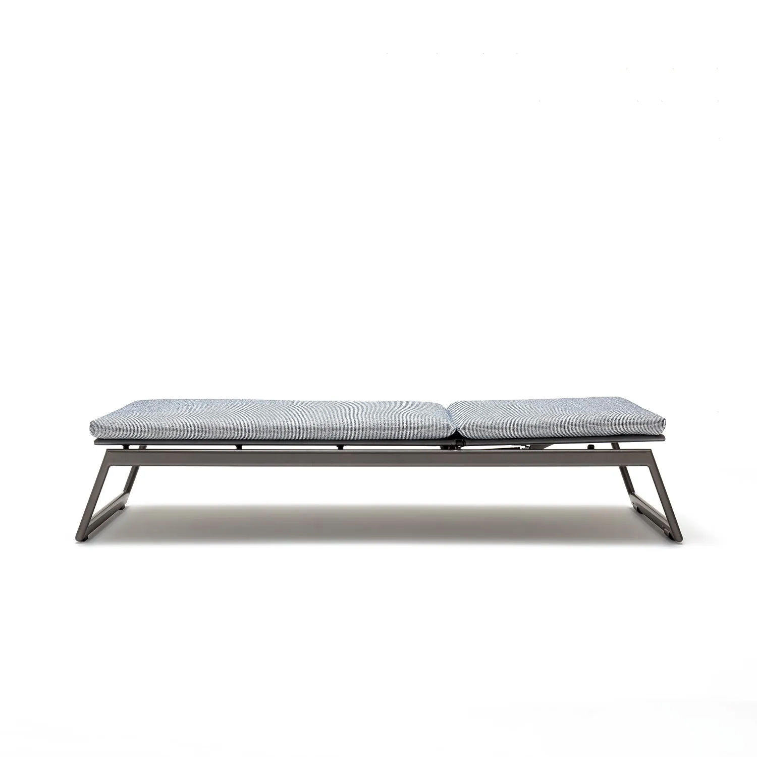 rolf benz | yoko outdoor sun lounger | bianco