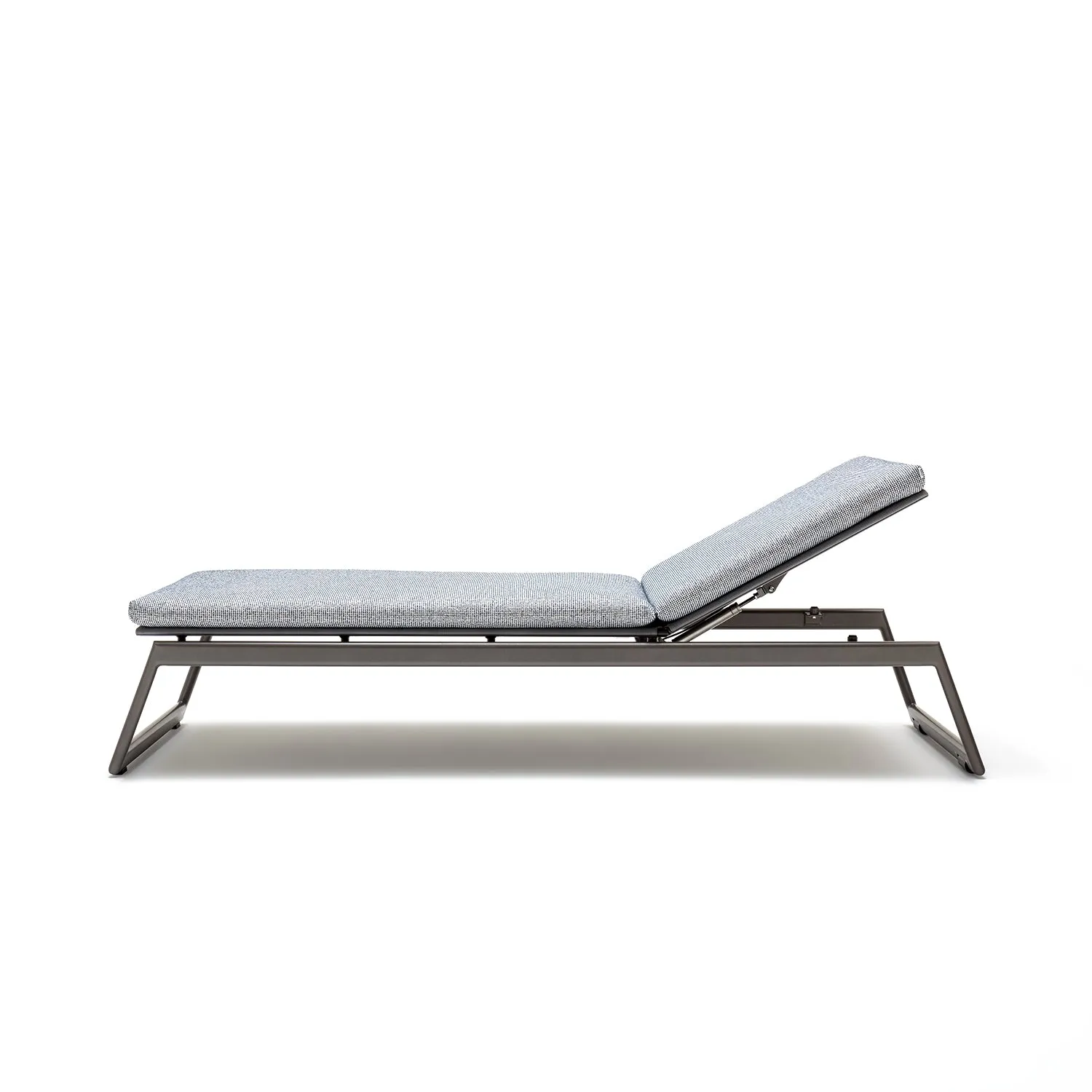 rolf benz | yoko outdoor sun lounger | bianco