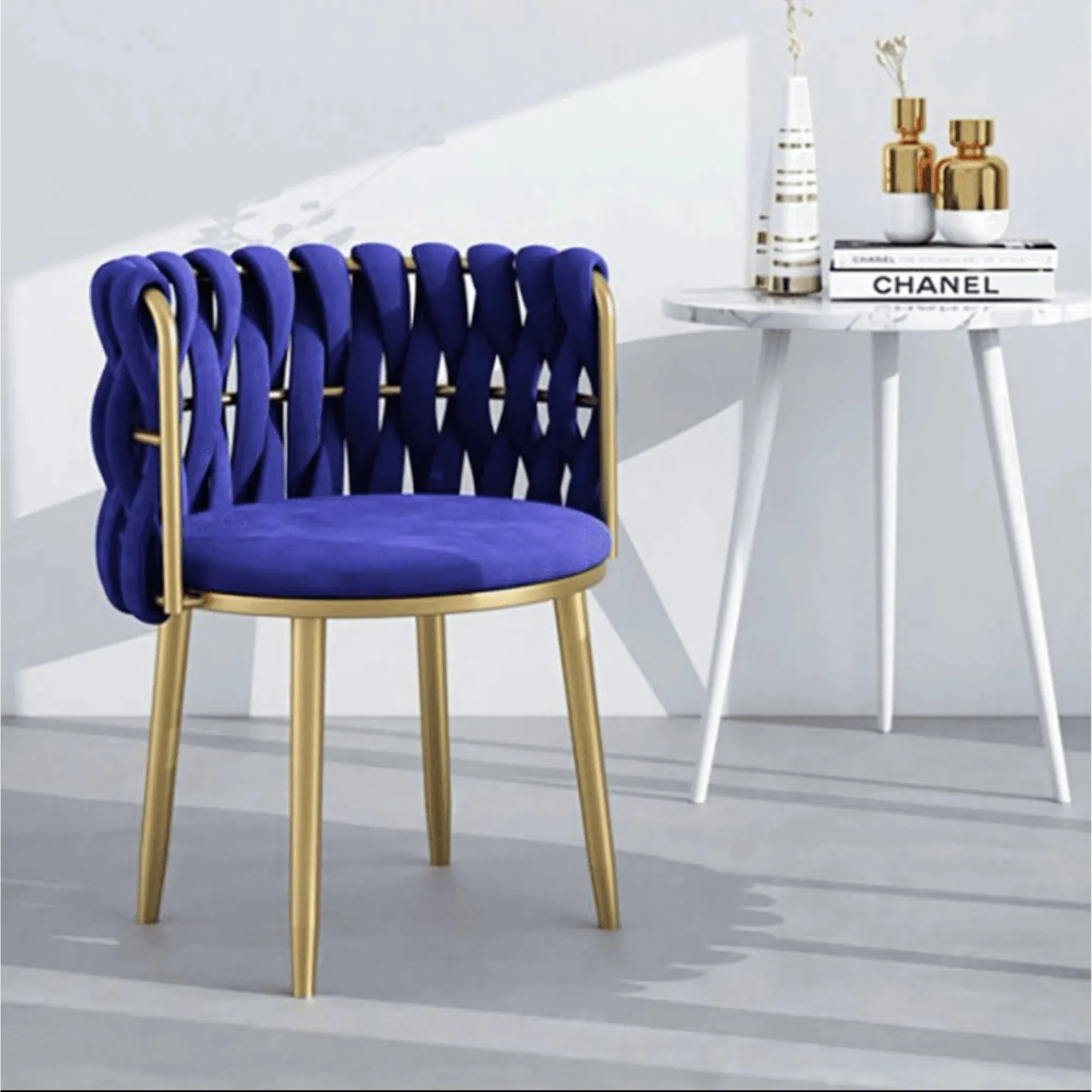 Wooden Twist Endorse Soft Velvet Upholstery Makeup Lounge Chair with Metal Legs Modern Dining Chair for Home and Office